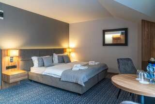 Отель Hotel Meta Resort & Vine SPA Щирк Двухместный номер Делюкс с 1 кроватью или 2 отдельными кроватями-2
