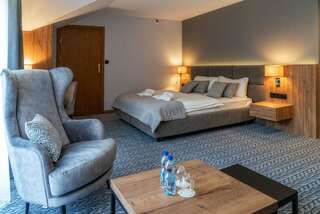 Отель Hotel Meta Resort & Vine SPA Щирк Двухместный номер Делюкс с 1 кроватью или 2 отдельными кроватями-3