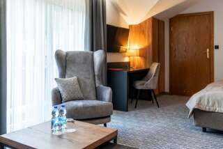 Отель Hotel Meta Resort & Vine SPA Щирк Двухместный номер Делюкс с 1 кроватью или 2 отдельными кроватями-5