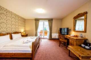 Отель Hotel Meta Resort & Vine SPA Щирк Двухместный номер с двуспальной кроватью и дополнительной кроватью-6